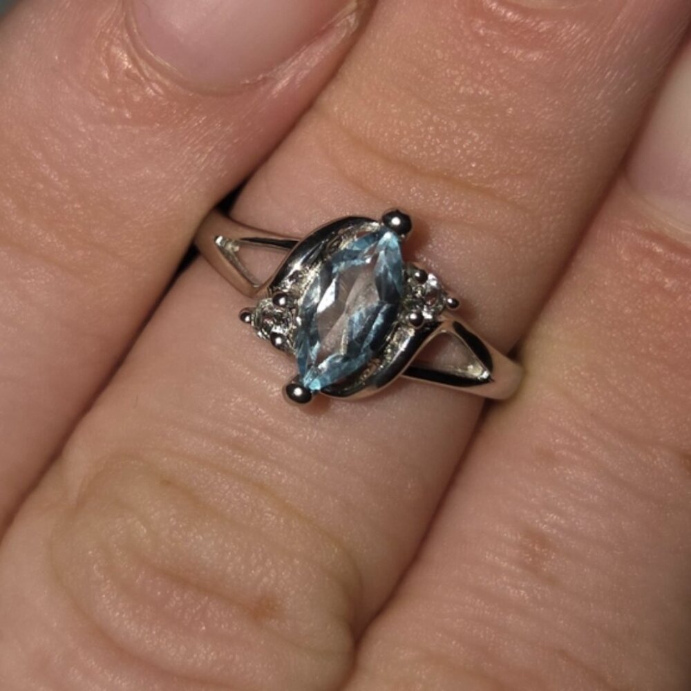 Elegant Sterling Silver Blue Topaz Ring
